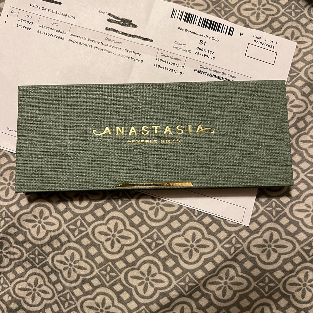 Brand new never swatched ABH Nouveau summer palette